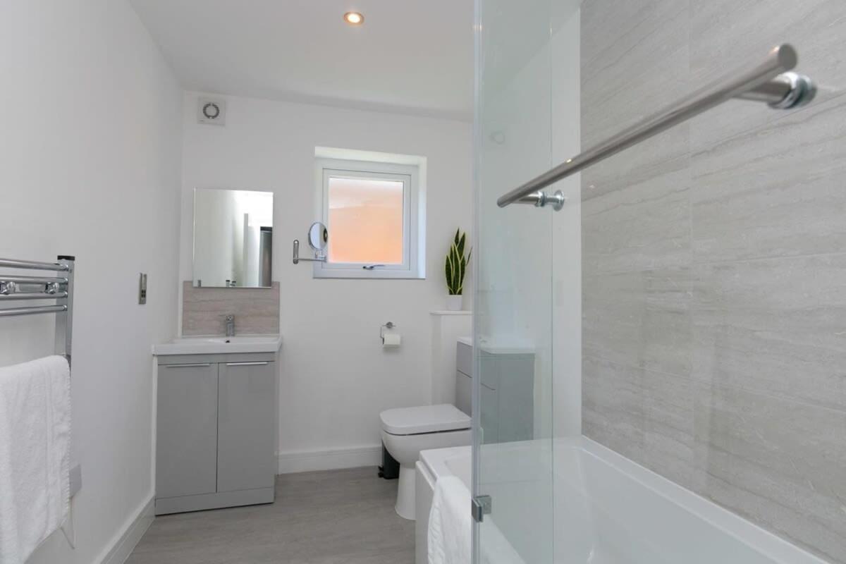 Stunning 2 Bedroom Apartment In Wallasey Eksteriør billede