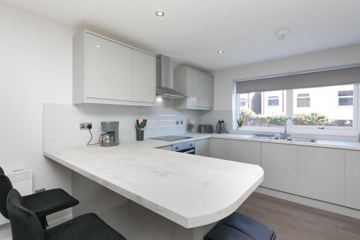 Stunning 2 Bedroom Apartment In Wallasey Eksteriør billede